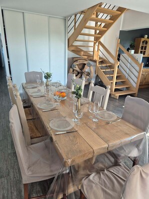 Dining - cottage 8 to 10 people (Henneveux)