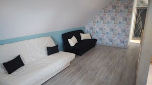 TV, table tennis, books - cottage 8 to 10 people (Henneveux)