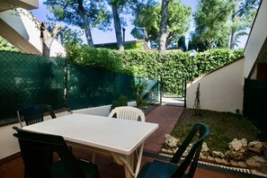 Outdoor dining - N142 - Numana, delightful villa with garden (Numana)