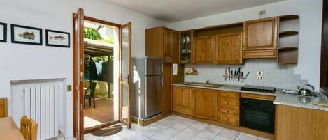 Frigorífico, horno y lavavajillas