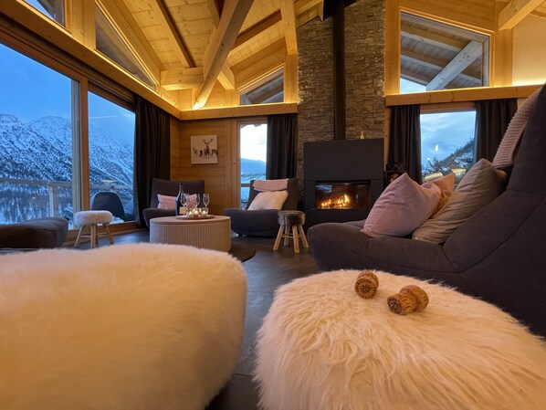 Smart TV, fireplace, foosball, stereo - Chalet Cerf Blanc - 6 bedrooms - ideal 10 to 16 people - skilockers on slopes (Montgenèvre)
