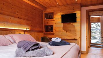 6 chambres, bureau, fer et planche Ă repasser, lit parapluie