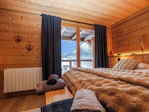 6 habitaciones, escritorio y tabla de planchar con plancha 