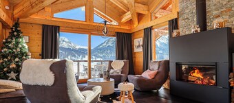 Chalet Cerf Blanc - 6 bedrooms - ideal 10 to 16 people - skilockers on slopes