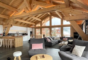 Smart TV, fireplace, foosball, stereo - Chalet Cerf Blanc - 6 bedrooms - ideal 10 to 16 people - skilockers on slopes (Montgenèvre)