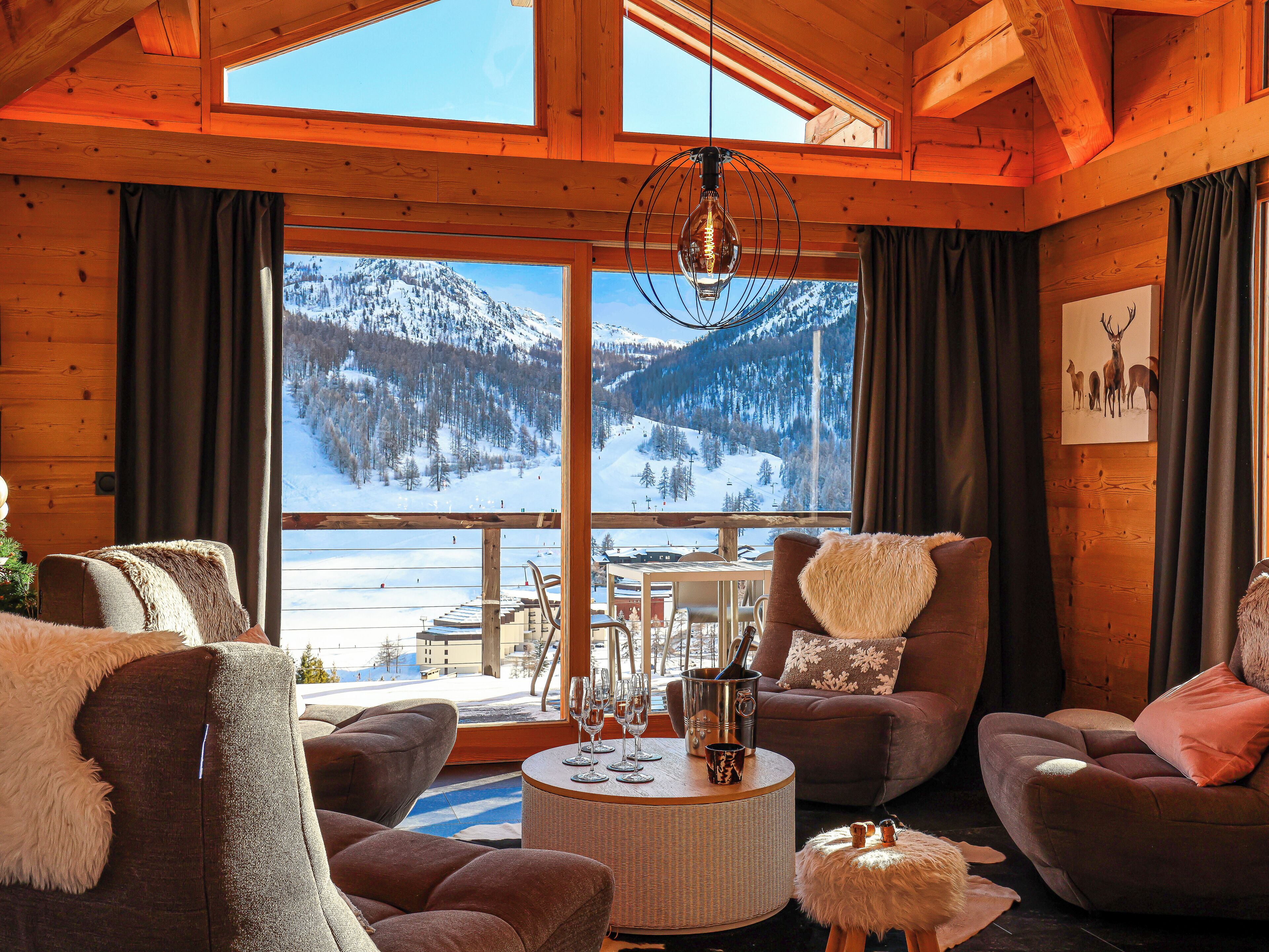 Smart TV, fireplace, table football, stereo