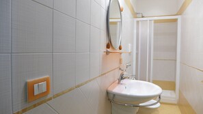 Standard Double Room, 1 Queen Bed | Bathroom | Shower, hair dryer, bidet, towels - Relais Nerano Suites (Massa Lubrense)