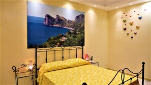 Quarto família, 1 cama Queen e sofá-cama | Cortinas blackout, Wi-Fi de cortesia, roupa de cama