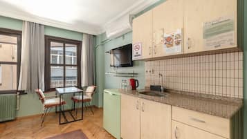 Deluxe-Doppelzimmer, 1 Queen-Bett, Stadtblick | Zimmersafe, Verdunkelungsvorhänge, Bügeleisen/Bügelbrett