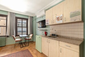 Deluxe Double Room, 1 Queen Bed, City View - Yolohostel (Istanbul)