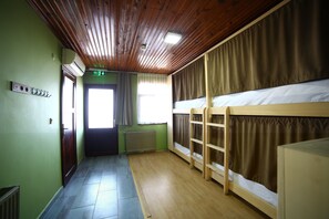 Deluxe Shared Dormitory, Multiple Beds, Partial Ocean View | In-room safe, individually decorated, individually furnished - Yolohostel (Istanbul)