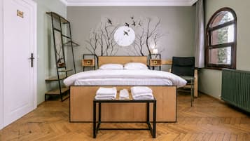 Kamar Double Deluks, 1 Tempat Tidur Queen, pemandangan kota | Brankas dan didekorasi berbeda-beda