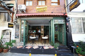 Front of property - Yolohostel (Istanbul)