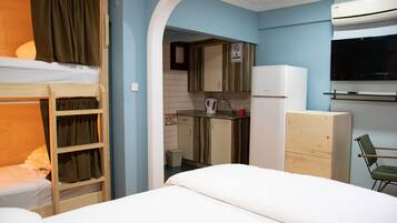 Deluxe Room, Multiple Beds, Garden View | Private kitchenette | Electric kettle