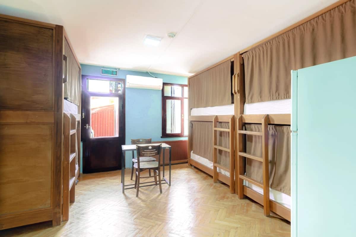 Caja de seguridad en la habitación y cortinas blackout 