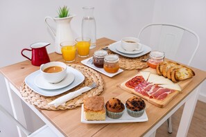 Daily continental breakfast (EUR 6 per person)
