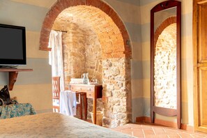 9 bedrooms, iron/ironing board, travel cot, free WiFi