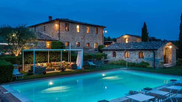 A stone building with a swimming pool, outdoor seating, and a covered patio area. - Beautiful private villa for 20 people with WIFI, private pool, sauna, TV and panoramic view (Rapale)