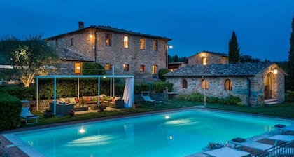 Wonderful private villa for 20 guests with private pool, sauna, WIFI, TV and panoramic view
