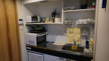 Réfrigérateur, micro-ondes, four, cafetière/bouilloire