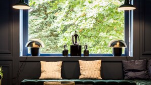 Bar lounge