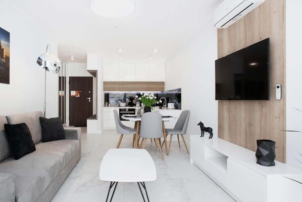 TV, offices - Przyokopowa 35 |Air Conditioned Apartment (Warszawa)