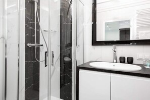 Shower, hair dryer, towels