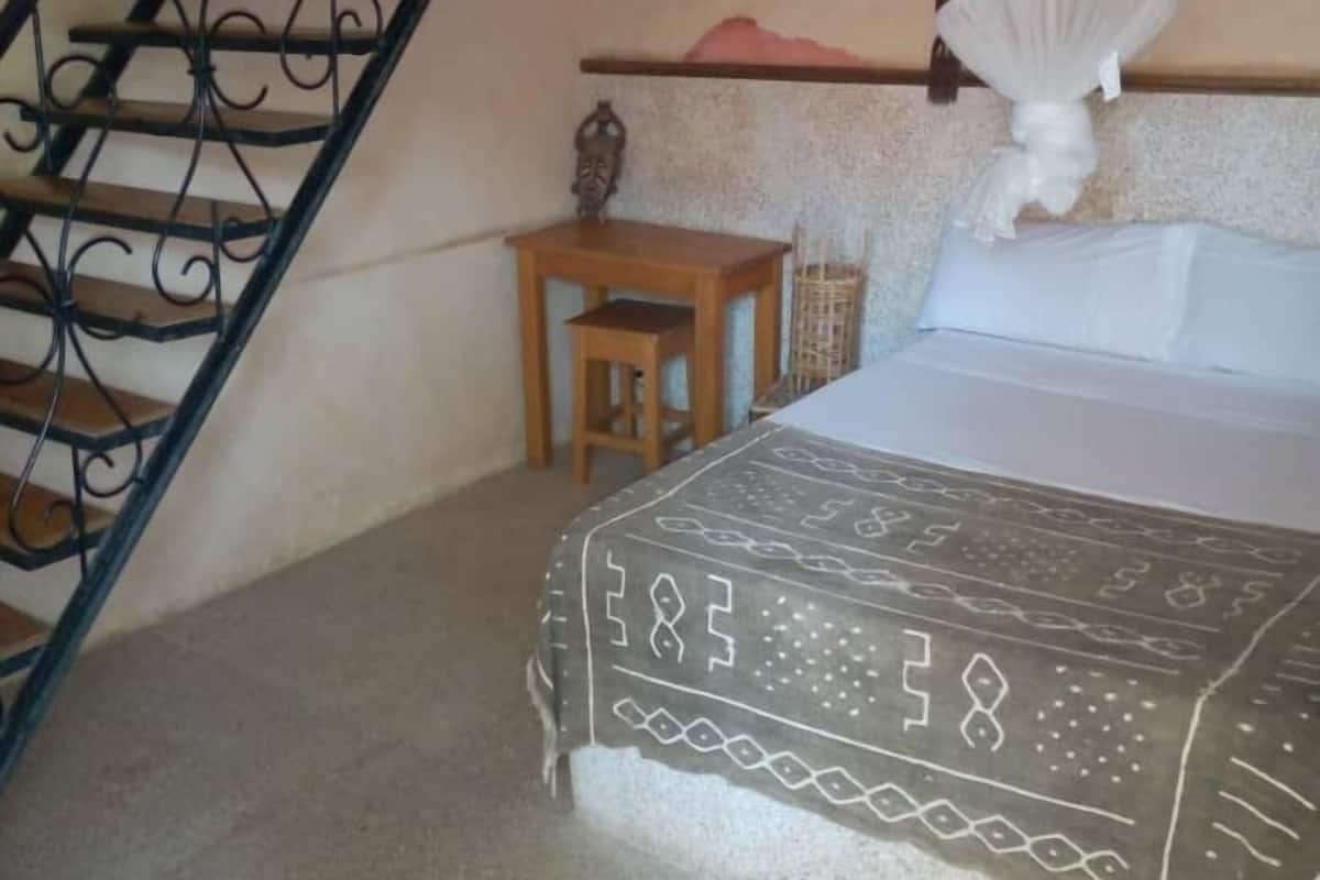 Bureau, rideaux occultants, Wi-Fi gratuit, draps fournis