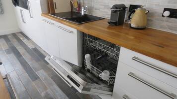 Réfrigérateur, micro-ondes, four, lave-vaisselle