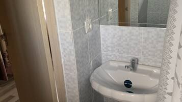 Basic Double Room | Bathroom amenities | Shower, hair dryer