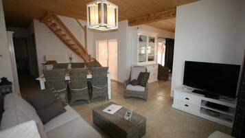 Televisie, een dvd-speler, boeken en een stereo