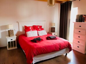 3 chambres, fer et planche à repasser, Wi-Fi, draps fournis