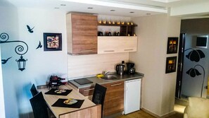 開放式客房, 山景 | 私人廚房 | 電冰箱、爐台、鍋具/餐盤/廚房用品