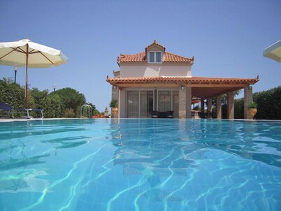 Authorized villa by the Greek National Tourism Organization (G.N.T.O.)