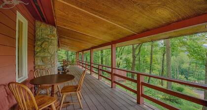 Eagles Nest Cottage- Pet Friendly with amazing views