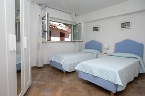 2 bedrooms, bed sheets