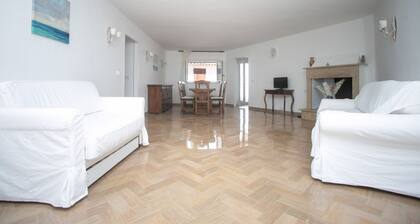 N143 - Numana, beautiful three-room apartment 100m from the sea