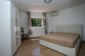 2 bedrooms, bed sheets - N143 - Numana, beautiful three-room apartment 100m from the sea (Numana)