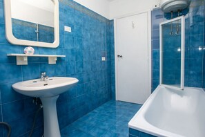 Bidet, towels - N143 - Numana, beautiful three-room apartment 100m from the sea (Numana)