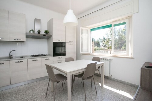 N050 - Numana, three-room apartment in the center with porch and parking space
