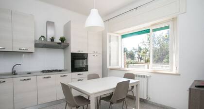 N050 - Numana, three-room apartment in the center with porch and parking space