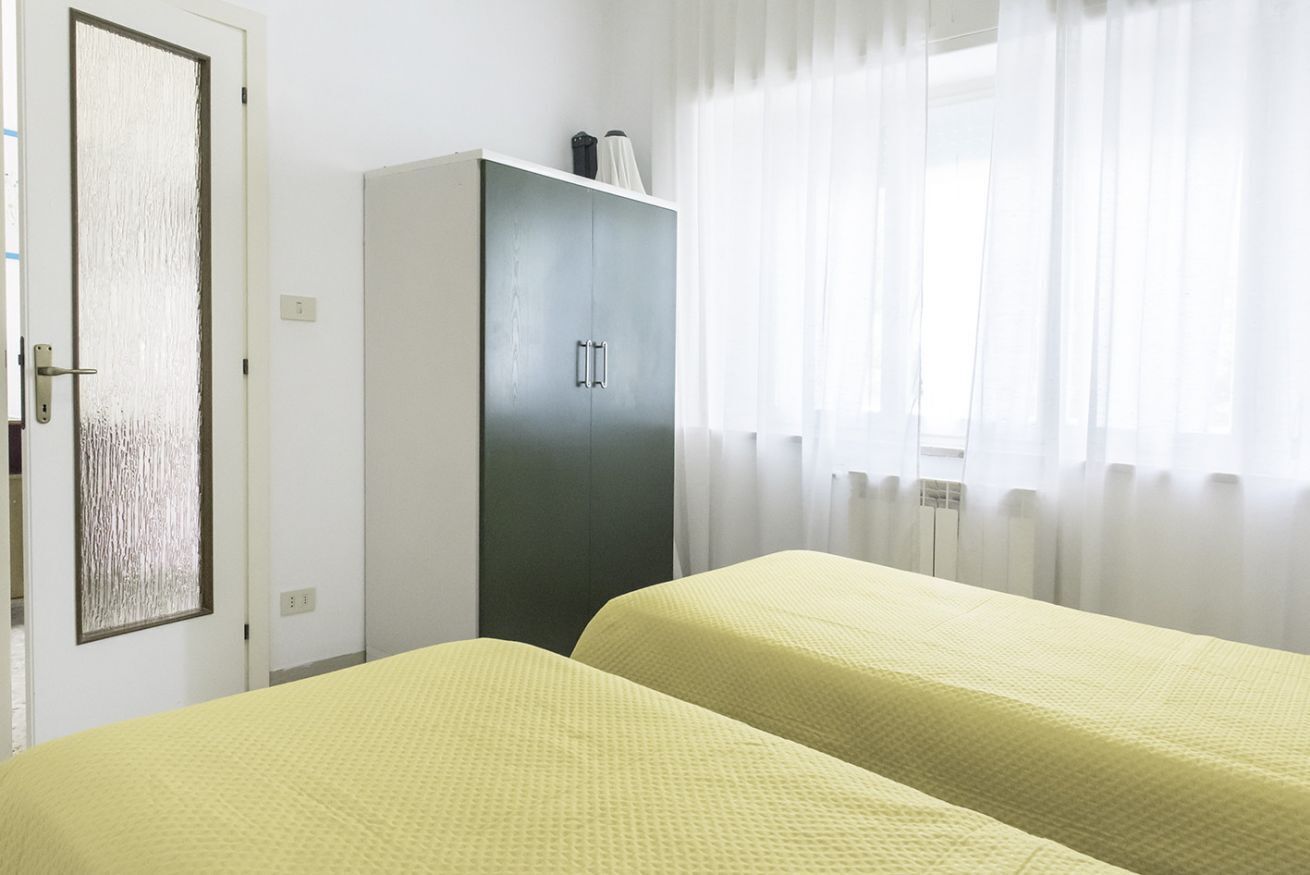 2 bedrooms, bed sheets