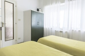 2 bedrooms, bed sheets