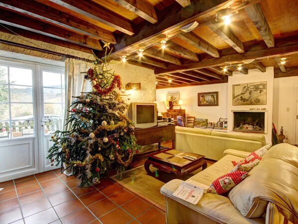 Téléviseur, foyer, lecteur de DVD