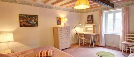 6 bedrooms, free WiFi