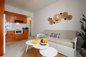 Grand Apartment, Multiple Beds, Sea View | Private kitchen