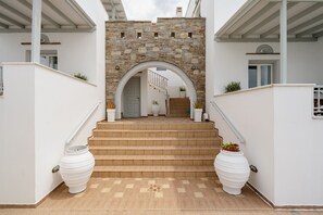 Exterior - Erato Inn (Naxos)
