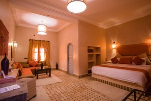 Deluxe Suite | Minibar, desk, blackout drapes, cribs/infant beds