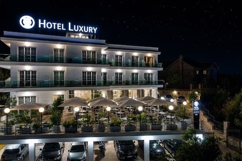 Façade de l’hébergement - soirée/nuit