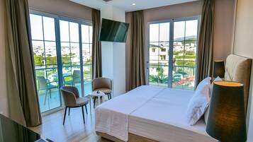 Familiekamer, 2 slaapkamers, balkon | Uitzicht vanaf balkon